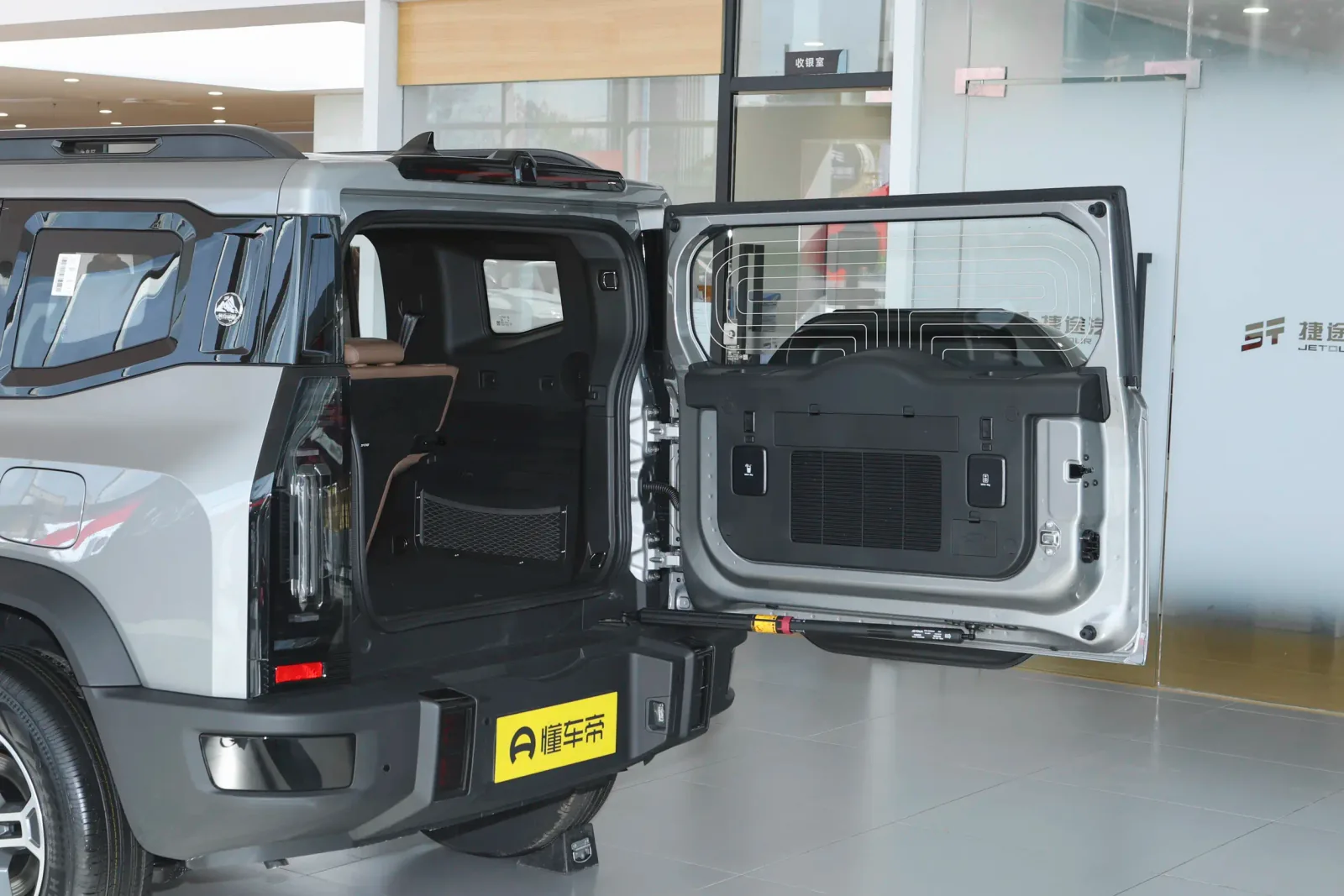 JETOUR T2 Explorer+ — 9