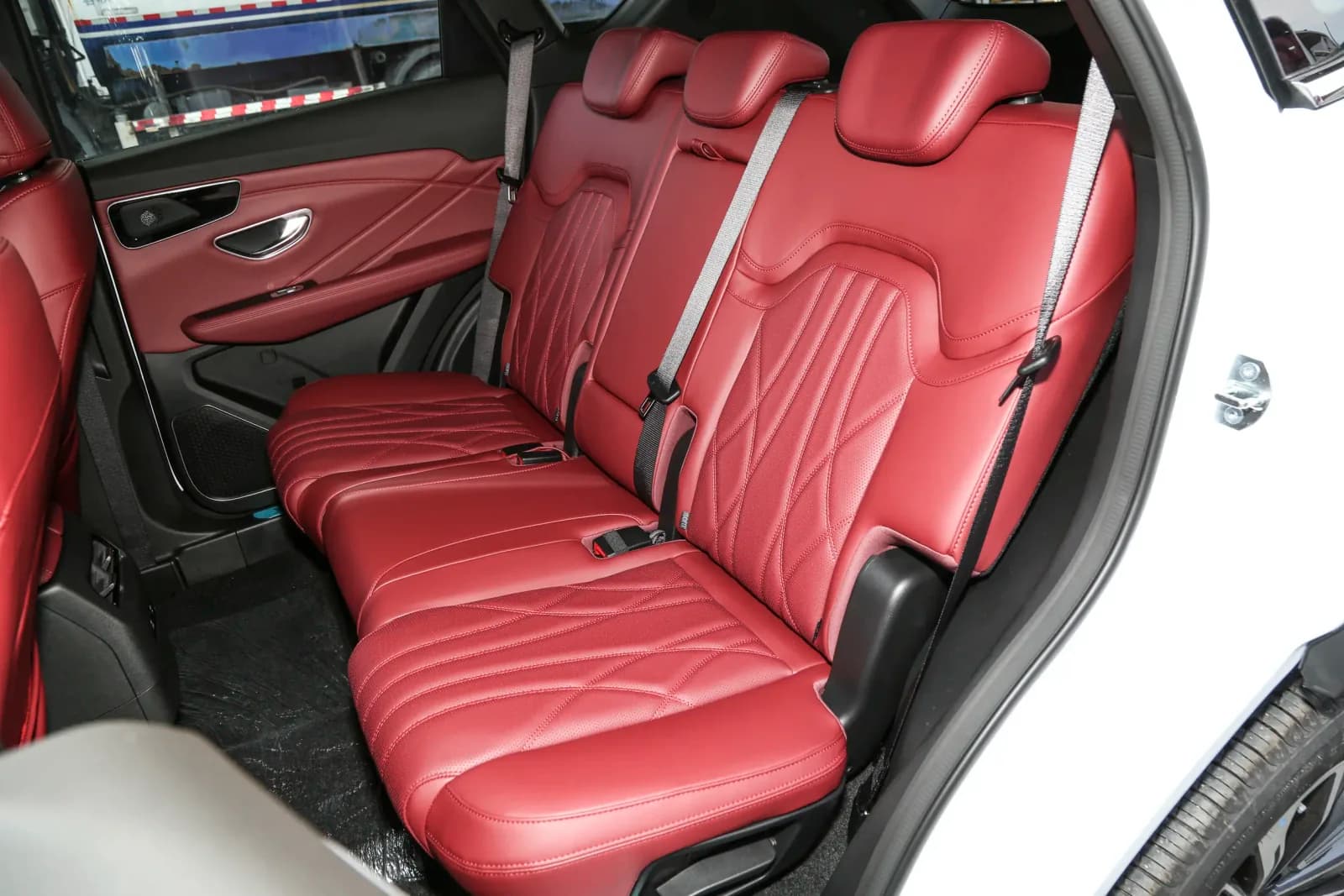 JETOUR X70 PLUS 2026 1.5T 184cv 6DCT Elite+ 7-seats — 7