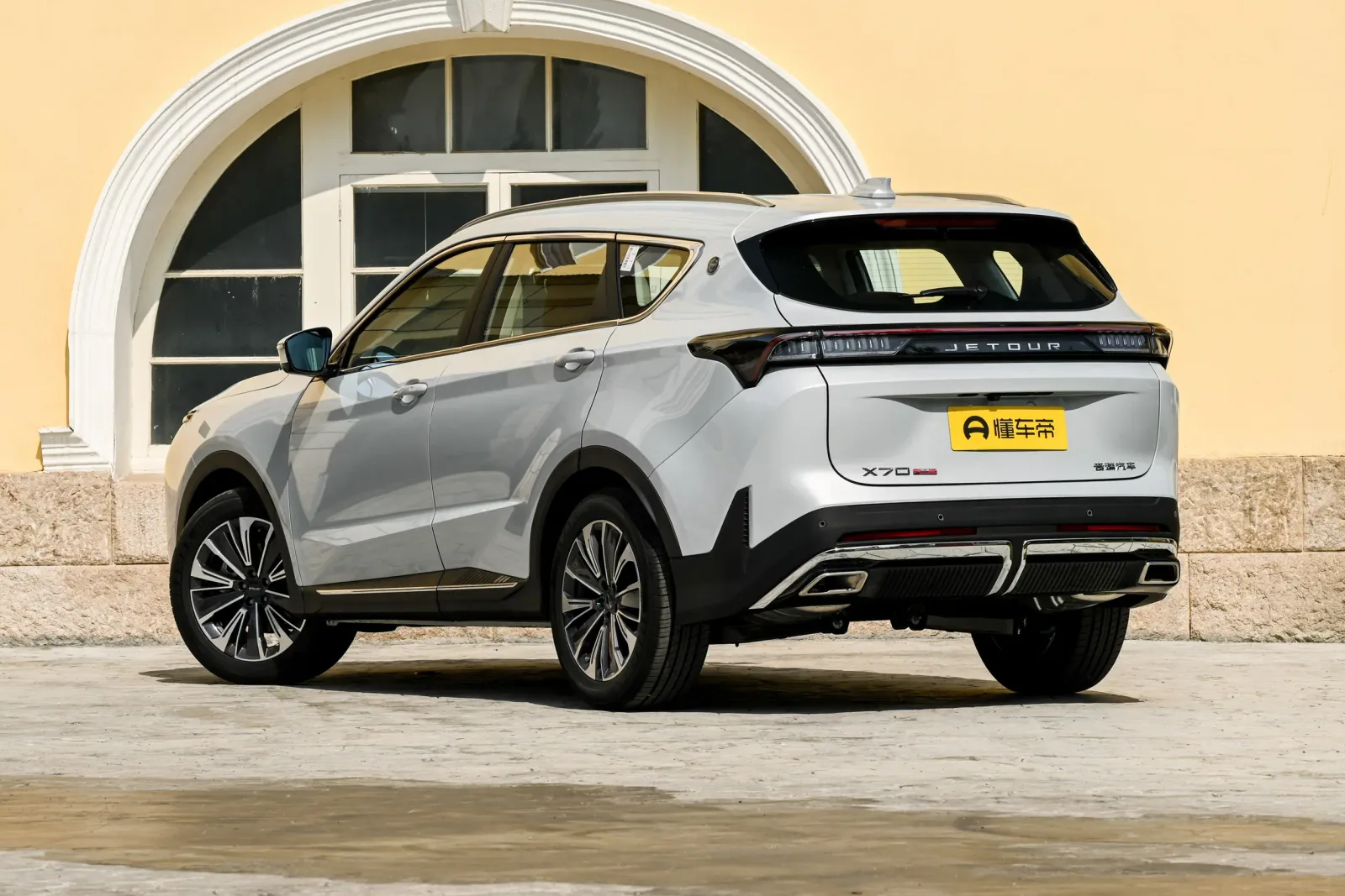 JETOUR X70 PLUS 2026 1.5T 184cv 7DCT Flagship 7-seats — 4