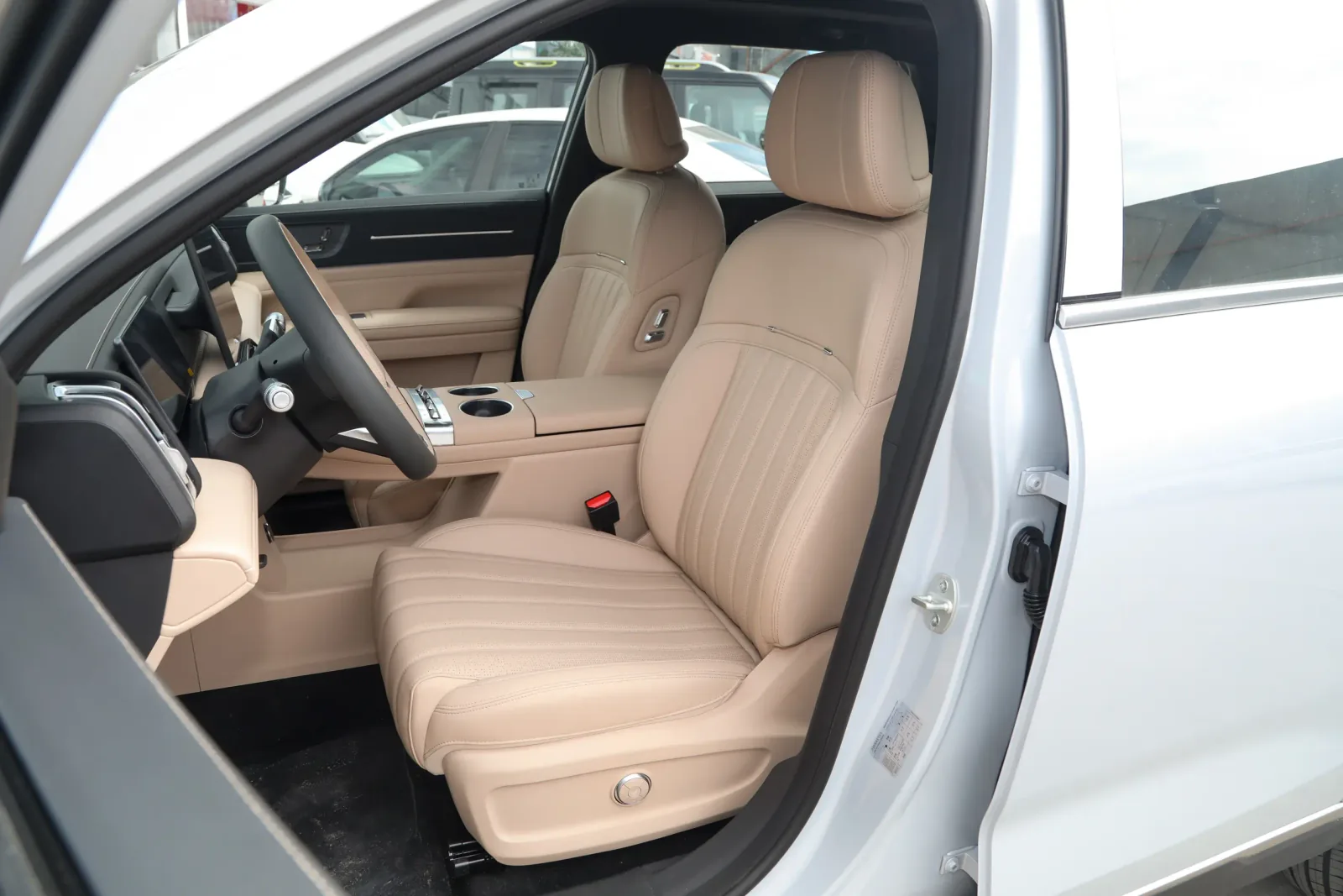 JETOUR X70L 7DCT Luxury Edition 5-seats — 6
