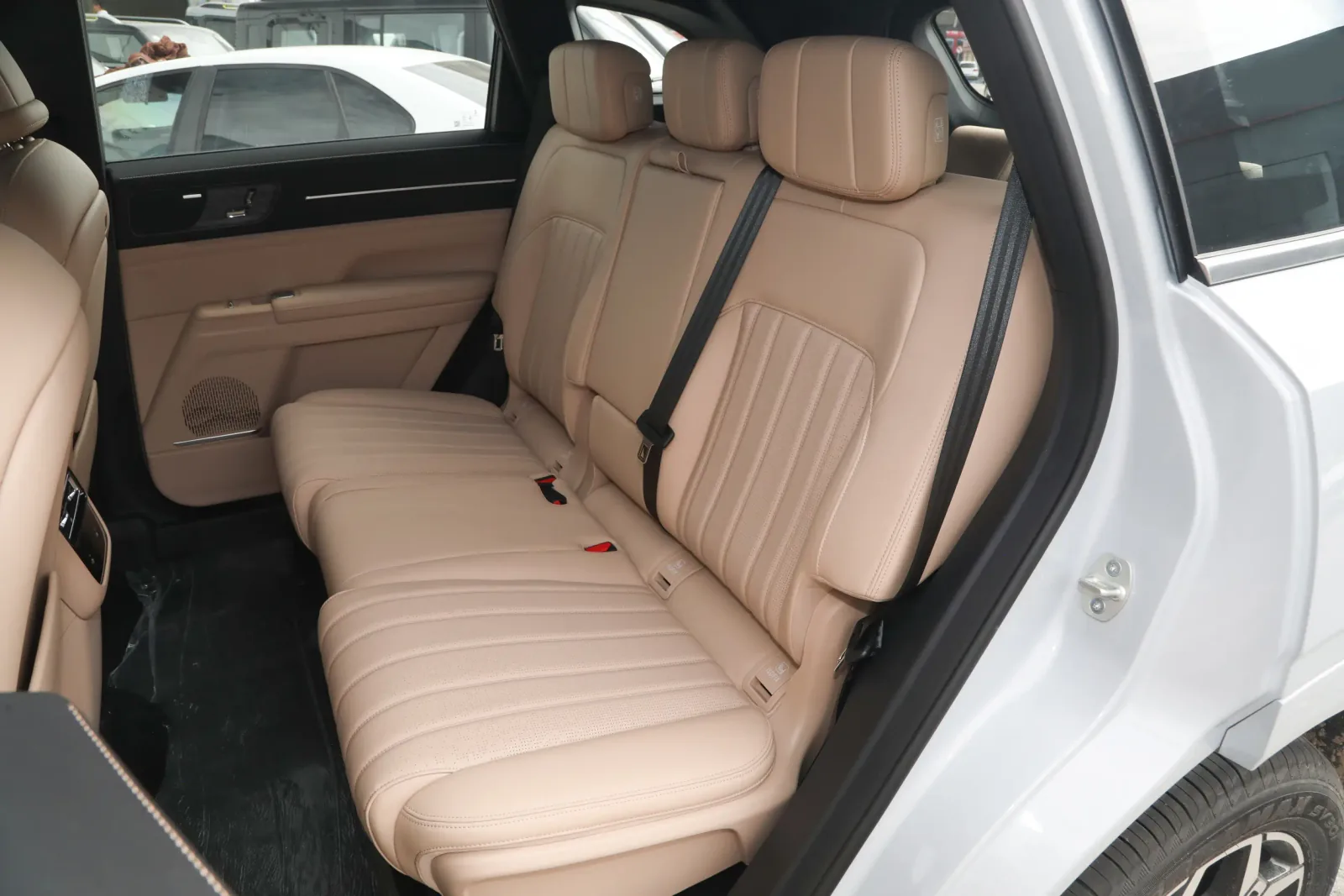 JETOUR X70L 7DCT Luxury Edition 5-seats — 7