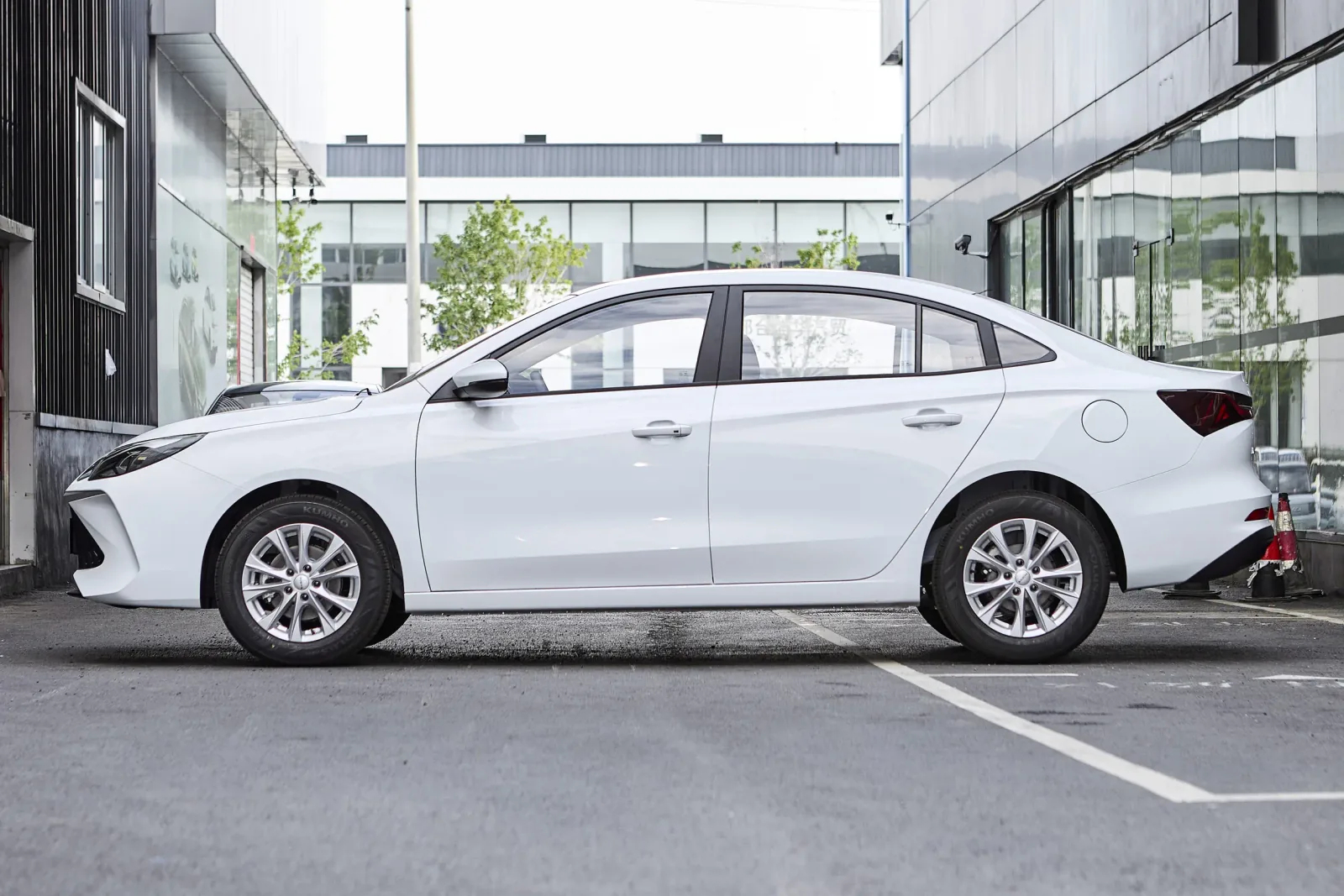 Roewe i5 Manual Comfort Edition — 3