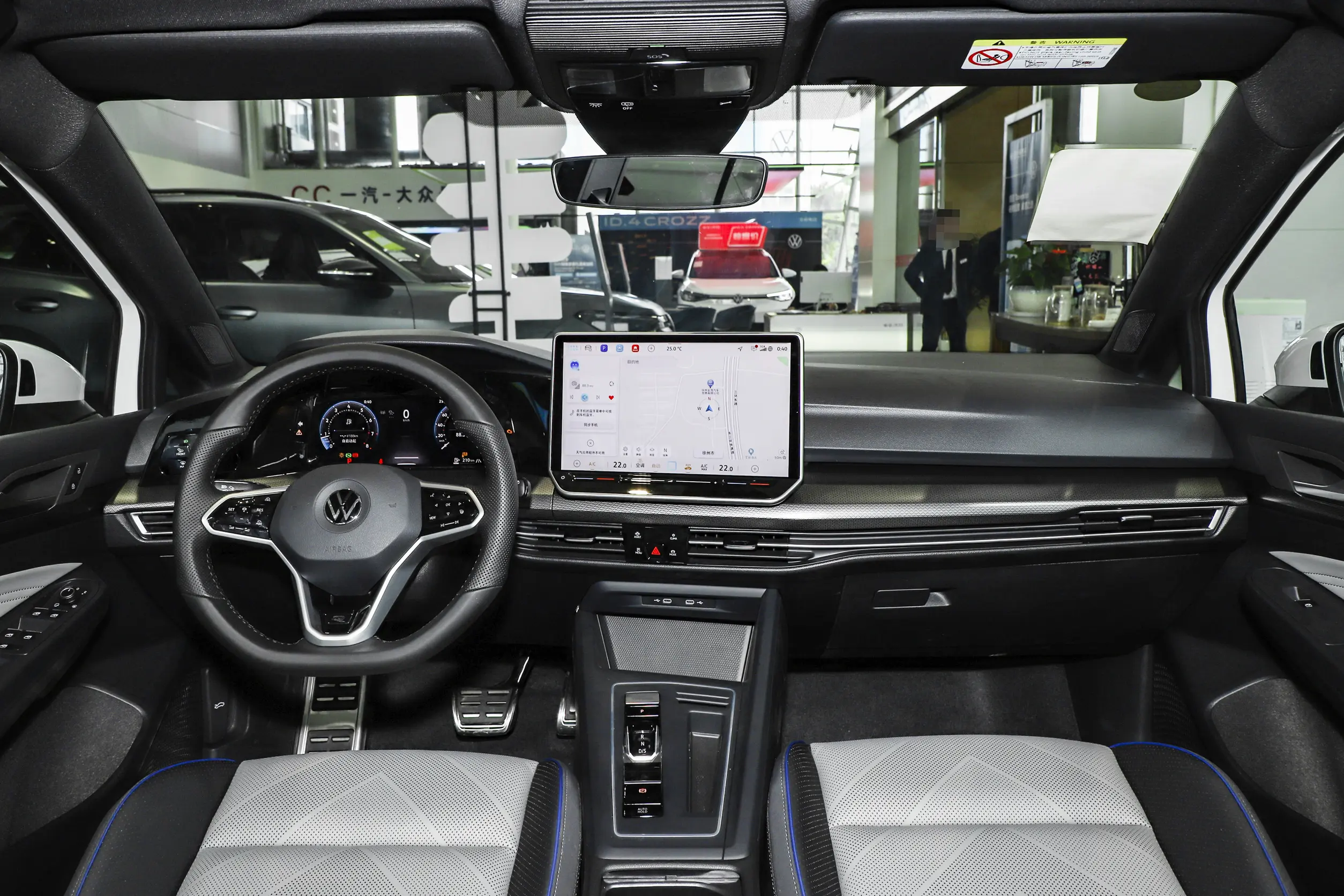 VOLKSWAGEN GOLF 8 300TSI R-line — 5