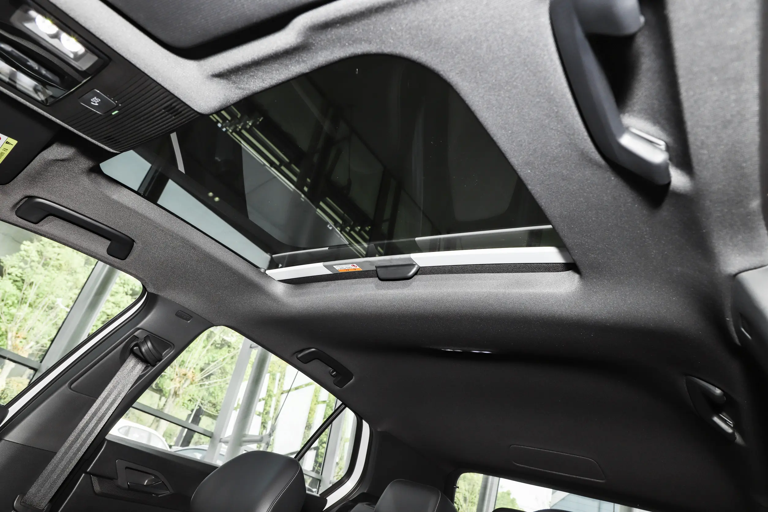 VOLKSWAGEN GOLF 8 300TSI R-line — 8