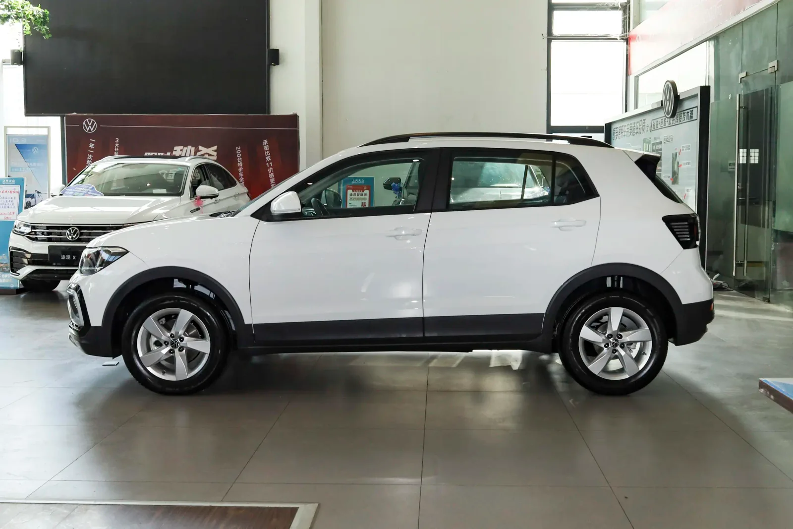 VOLKSWAGEN T-CROSS Facelift 1.5L Automatic Fashion Edition — 3