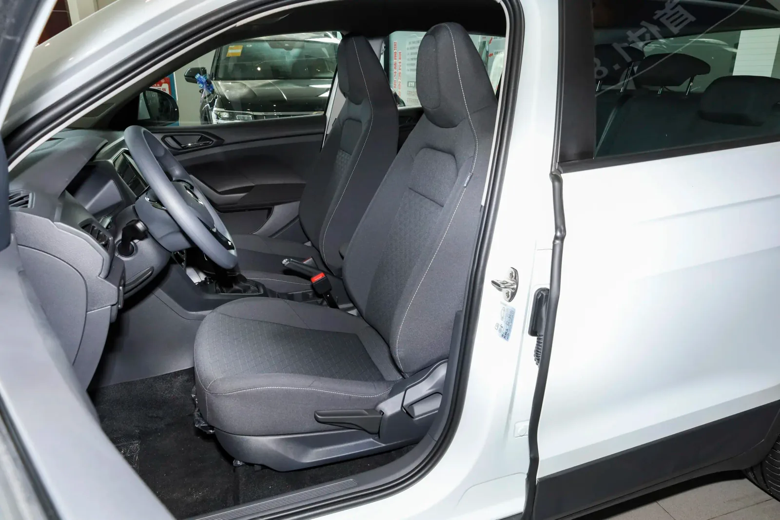 VOLKSWAGEN T-CROSS Facelift 1.5L Automatic Fashion Edition — 6