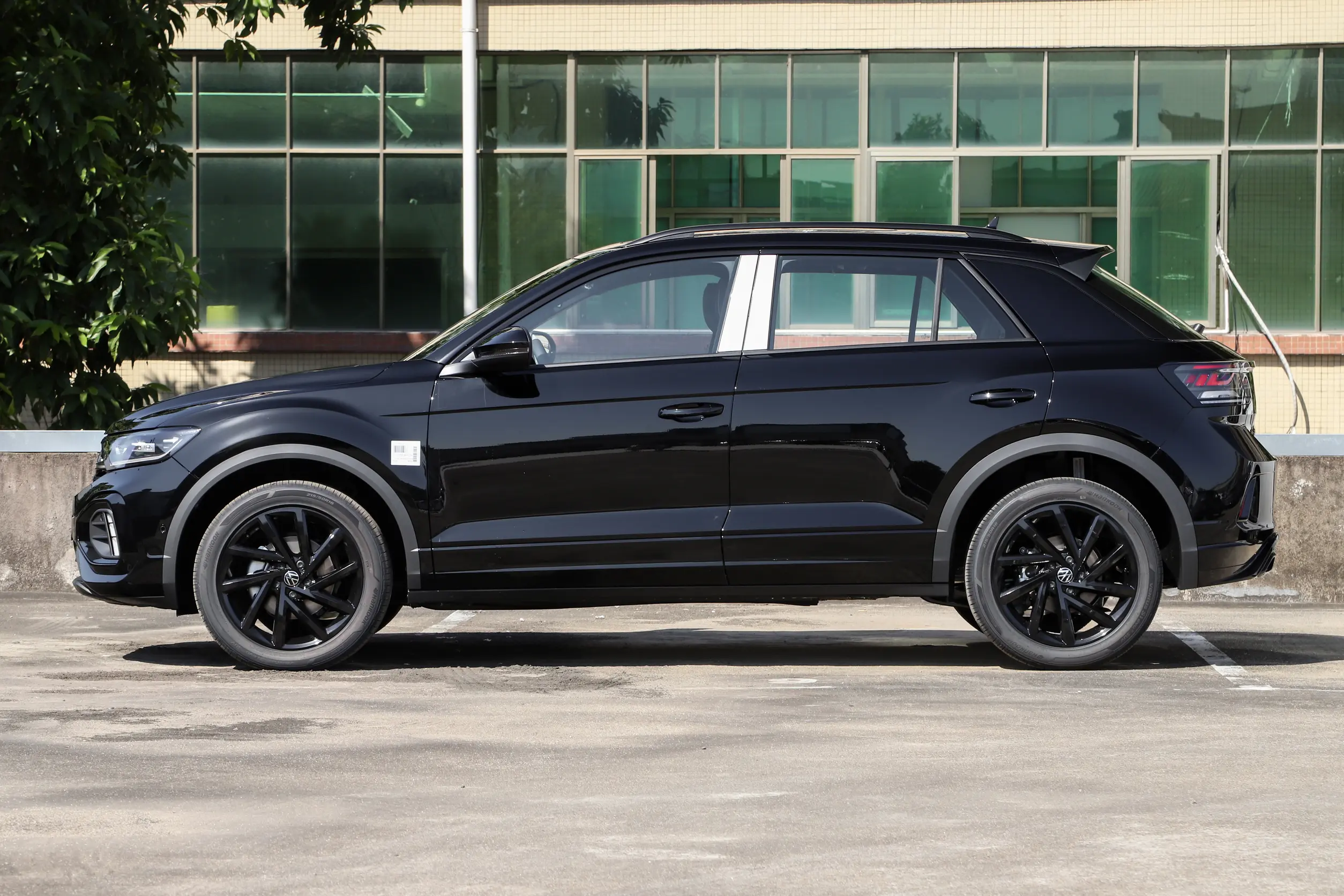 VOLKSWAGEN T-ROC Starlight Edition — 3