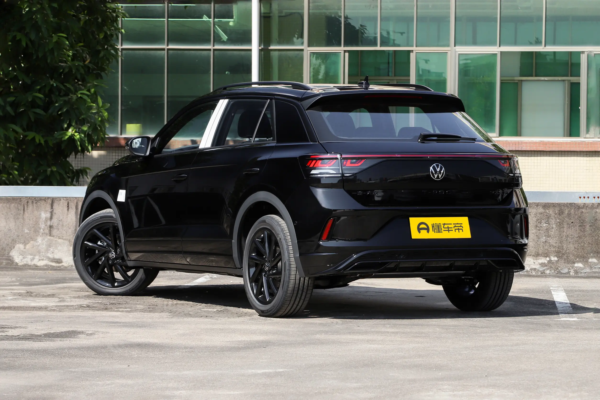 VOLKSWAGEN T-ROC Starlight Edition — 4