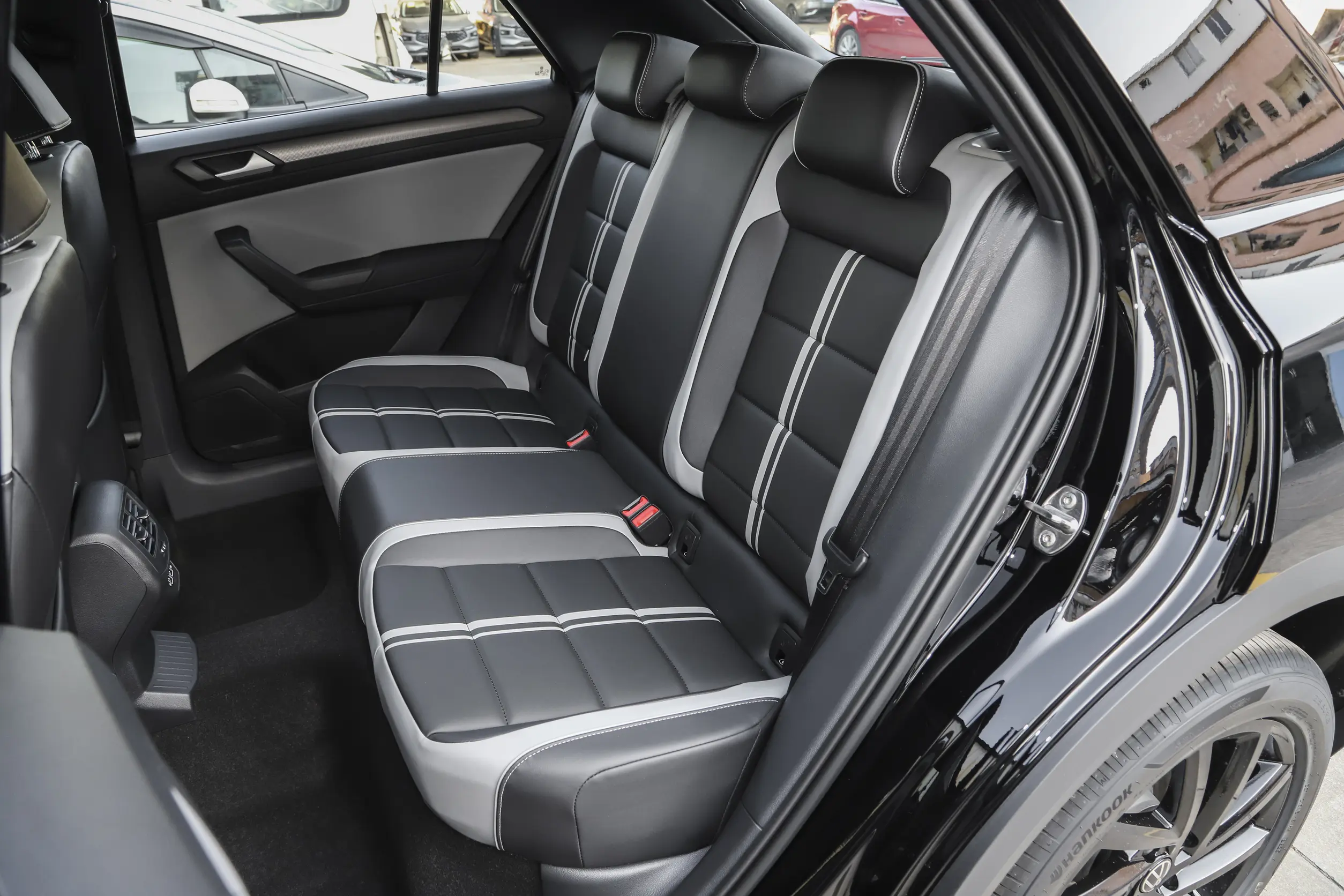 VOLKSWAGEN T-ROC Starlight Edition — 7