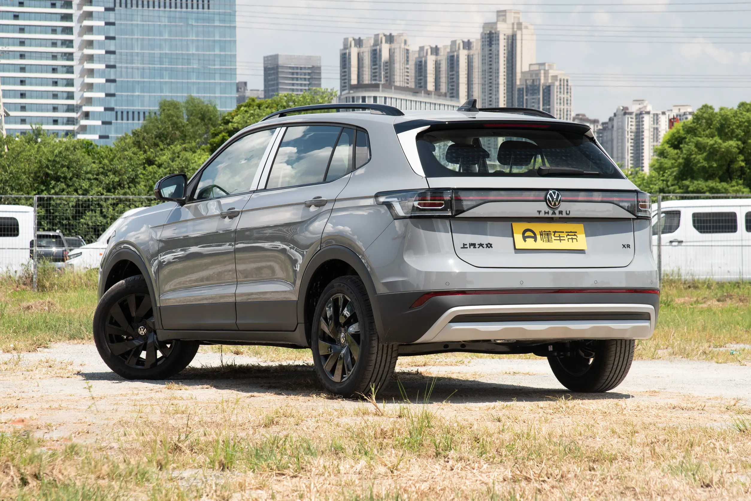 VOLKSWAGEN THARU XR New Edge 300TSI Premium Edition — 4