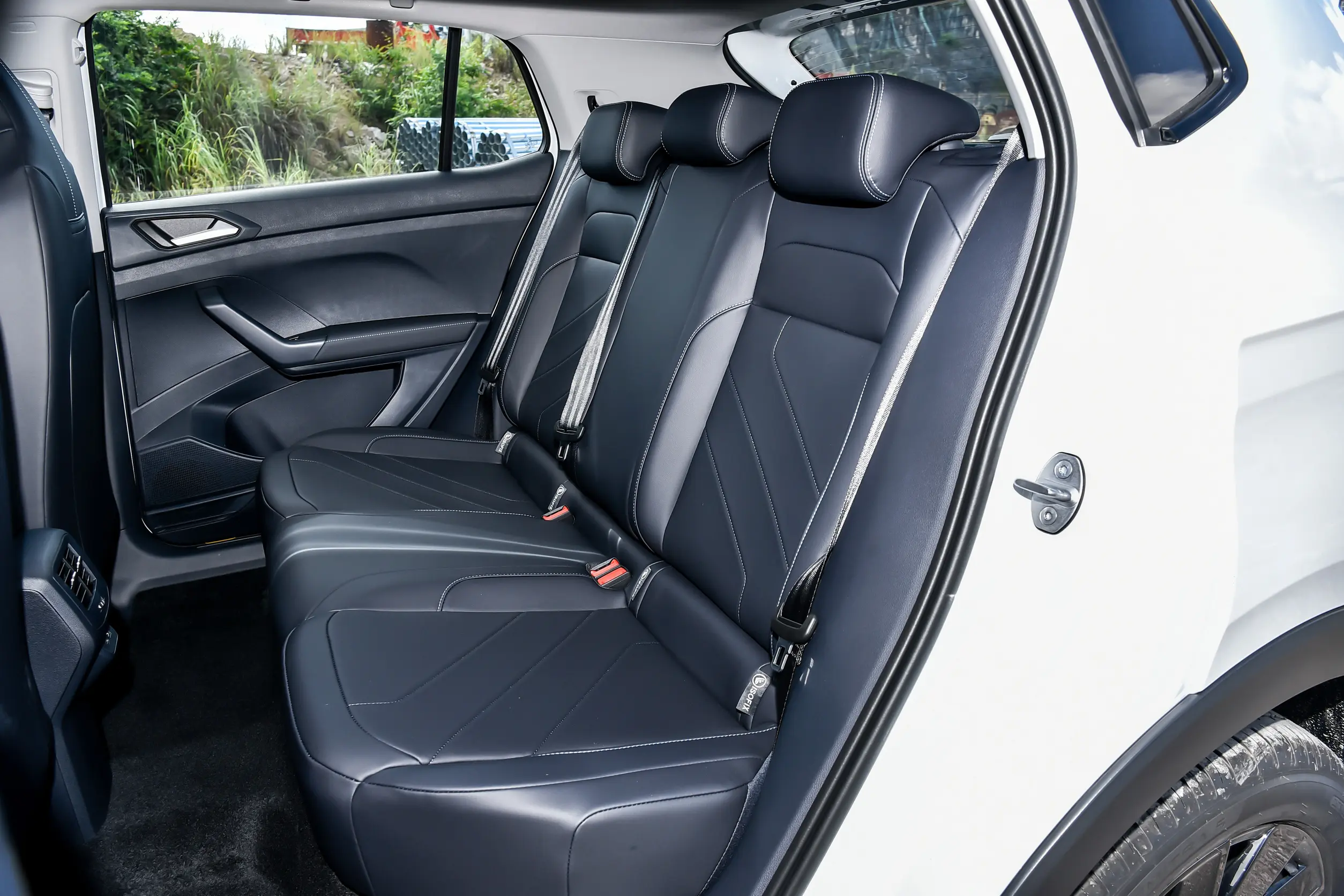 VOLKSWAGEN THARU XR New Edge 300TSI Premium Edition — 7