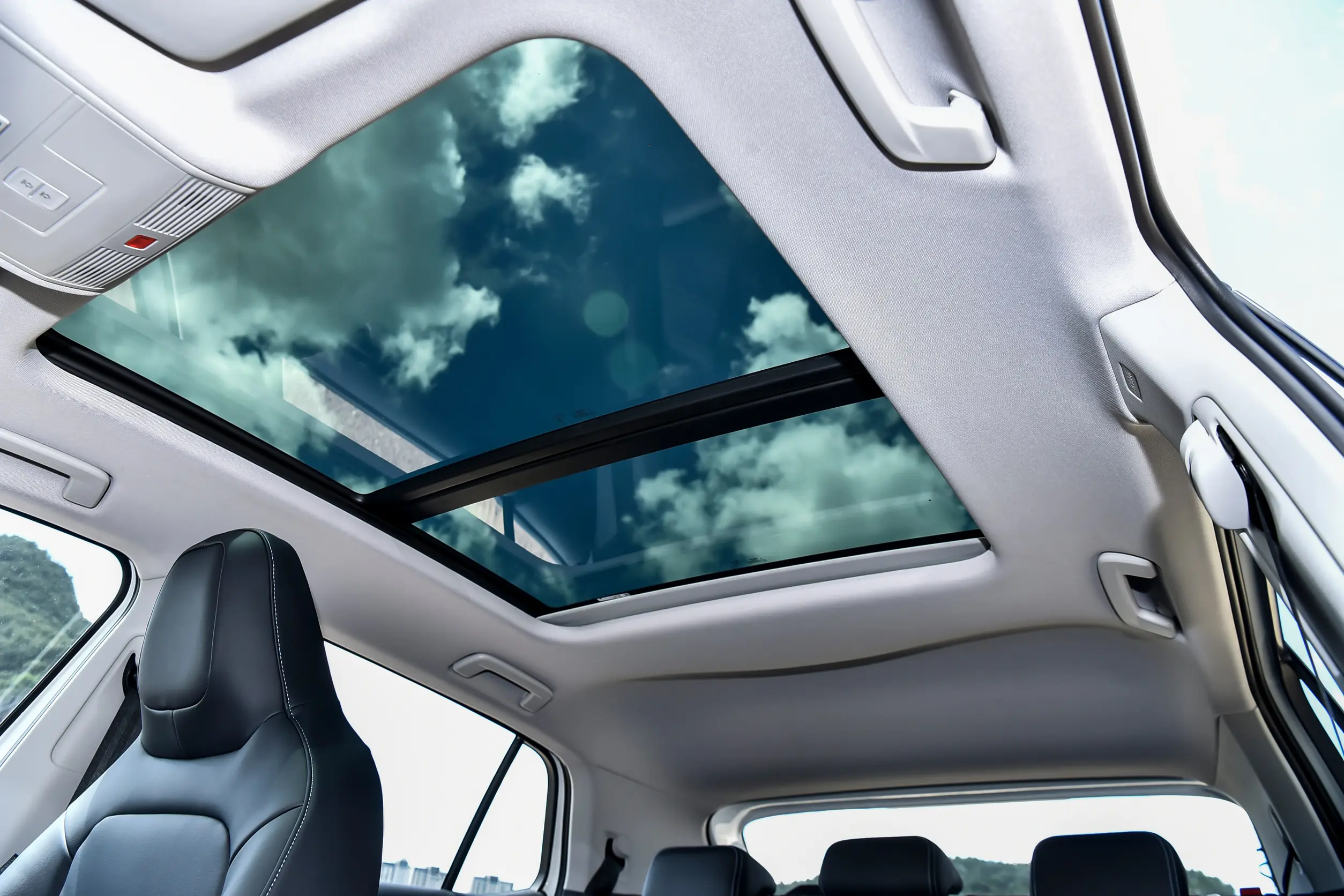 VOLKSWAGEN THARU XR New Edge 300TSI Premium Edition — 8